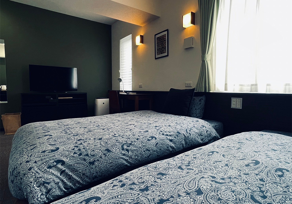 Room.501 Superior Forest green