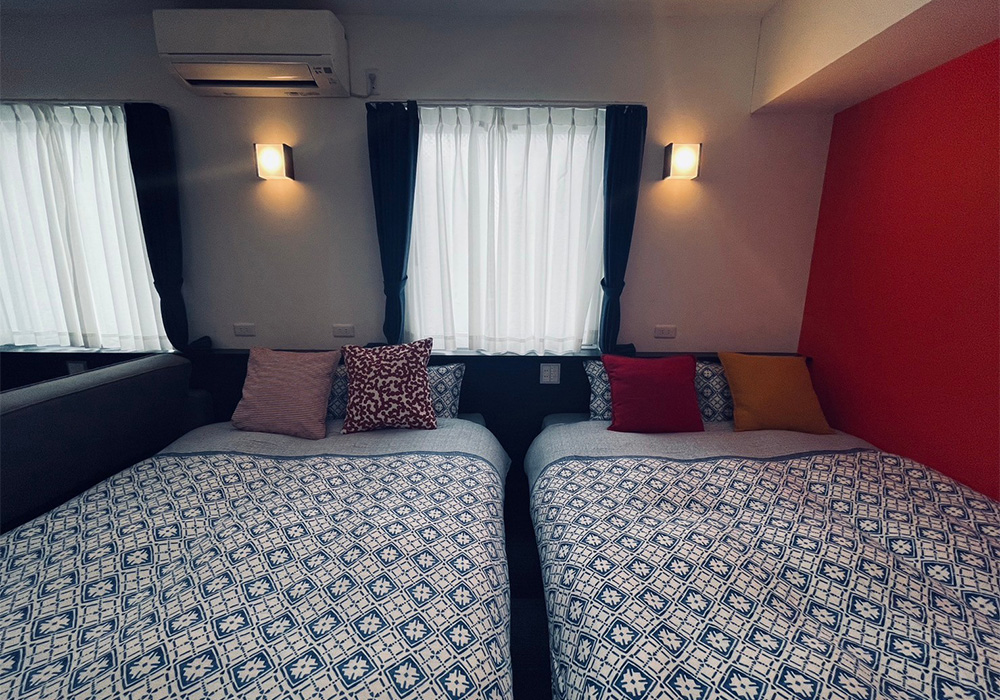 Room.905 Deluxe Tangerine