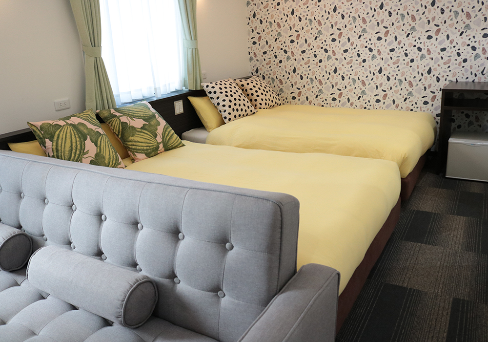 Room.903 Deluxe Polka-dots
